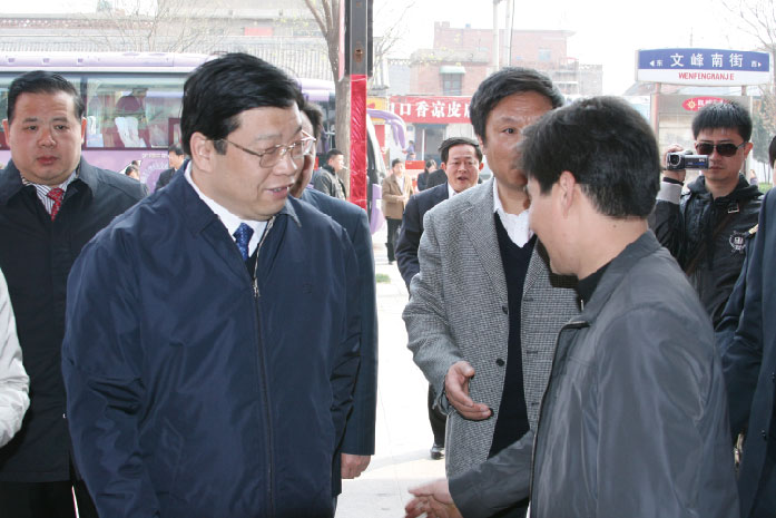 2010年安阳市原市委书记张广智、市长马林青莅临尊龙凯时祥总部视察工作