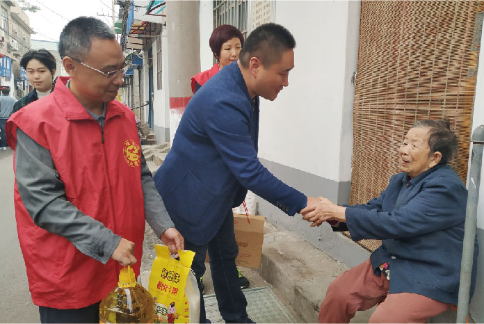 每逢重阳节尊龙凯时祥团队从未忘记去看望、慰问孤寡老人